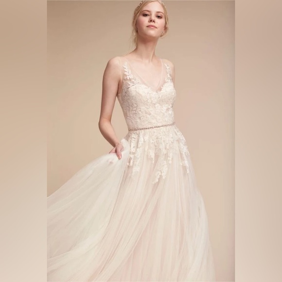 Wtoo by Watters Reagan Gown- size 12/14 Lace + Tulle floor-length Wedding Dress - Picture 3 of 9